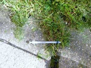 Budějčtí strážníci posbírali od začátku roku už přes devět stovek injekčních stříkaček