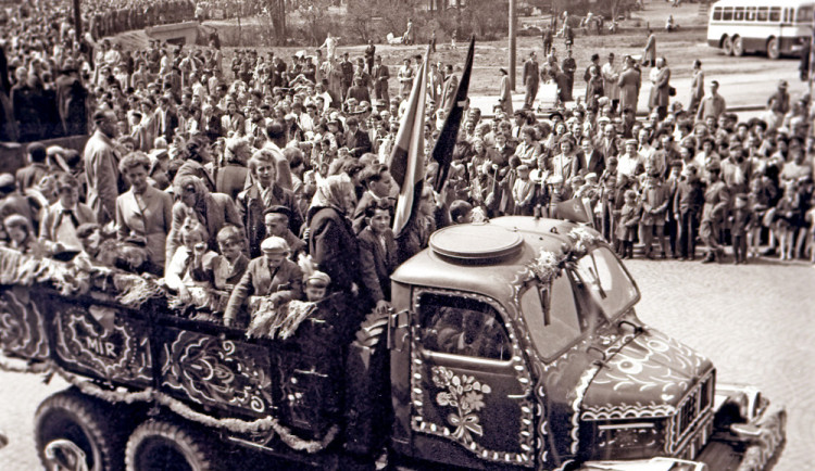 DRBNA HISTORIČKA: U Mlýnské stoky bývalo první neoficiální autobusové nádraží