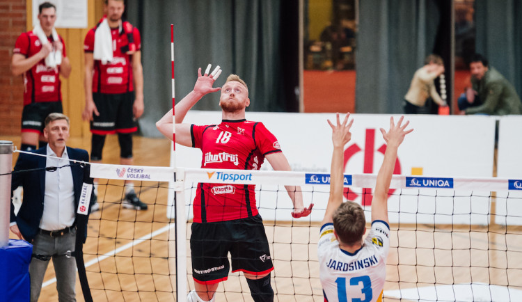 Jihostroj prohrál 0:3.