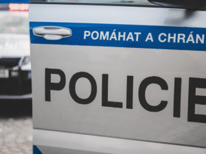 Policie pátrá po žháři, který v Krumlově zapálil zaparkované auto