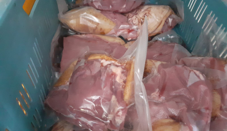 Celníci zajistili téměř 180 kilogramů masa v nevhodných podmínkách