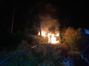 Na Českobudějovicku hořela chata. Škoda je téměř půl milionu korun