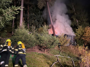 Na Českobudějovicku hořela chata. Škoda je téměř půl milionu korun