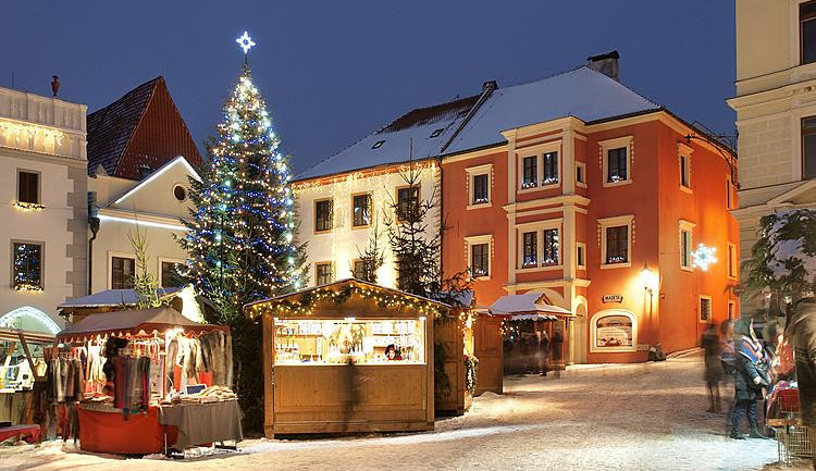Boršov zrušil poplatky na trzích, Český Krumlov je sníží. Zájem trhovců klesá
