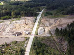 FOTO: Pokračuje výstavba dálnice, která spojí Česko s Rakouskem