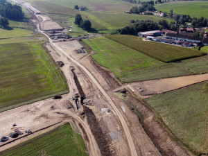 FOTO: Pokračuje výstavba dálnice, která spojí Česko s Rakouskem