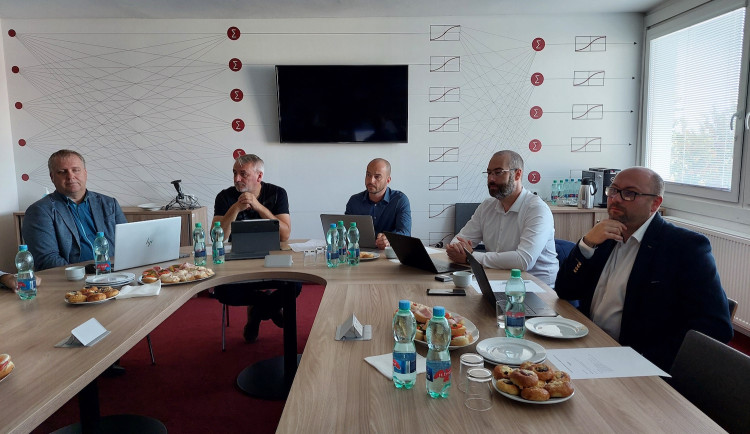 Zasedání Krajské inovační platformy na VŠTE představilo možnosti, které škola nabízí firmám a institucím