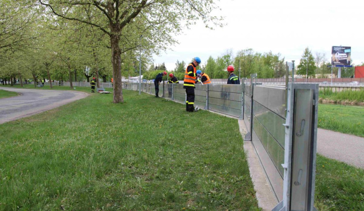 Na Jiráskově nábřeží budou stavět protipovodňovou zeď. Cvičení omezí dopravu