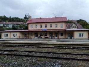 V podhůří Šumavy skončila rekonstrukce výpravní budovy z roku 1893