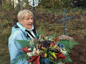 Památku tragicky zesnulého slavného Šumaváka Emila Kintzla připomíná pamětní kříž v Kašperských Horách