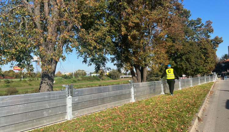 Město cvičilo stavbu protipovodňové stěny