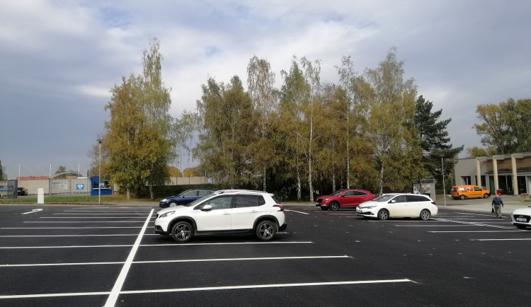 Opravené parkoviště v Táboře nabízí 181 míst