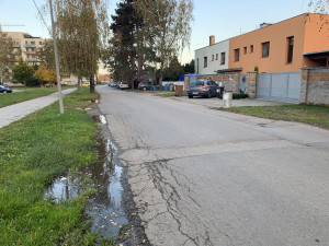 Stávající podoba silnice v Ulici Na Sádkách.