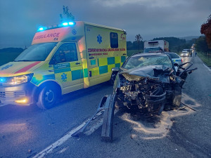 Vážná nehoda uzavřela silnici na trase Strakonice - Vodňany. Jeden člověk zemřel