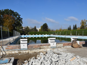 Ve Strakonicích staví unikátní halu, která zastřeší venkovní bazén