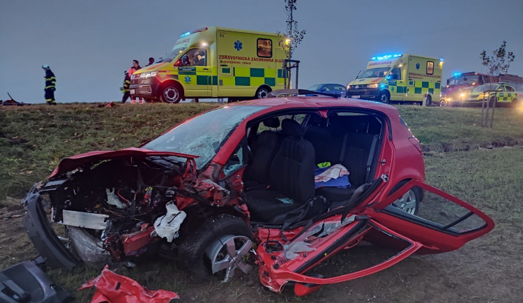 Vážná nehoda uzavřela silnici na trase Strakonice - Vodňany. Jeden člověk zemřel