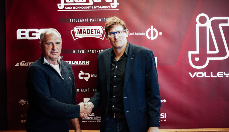 Zleva: prezident klubu Jan Diviš a nový trenér A týmu Vojtěch Zach.