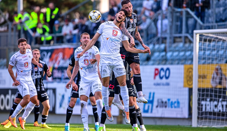Dynamo doma padlo s Hradcem Králové
