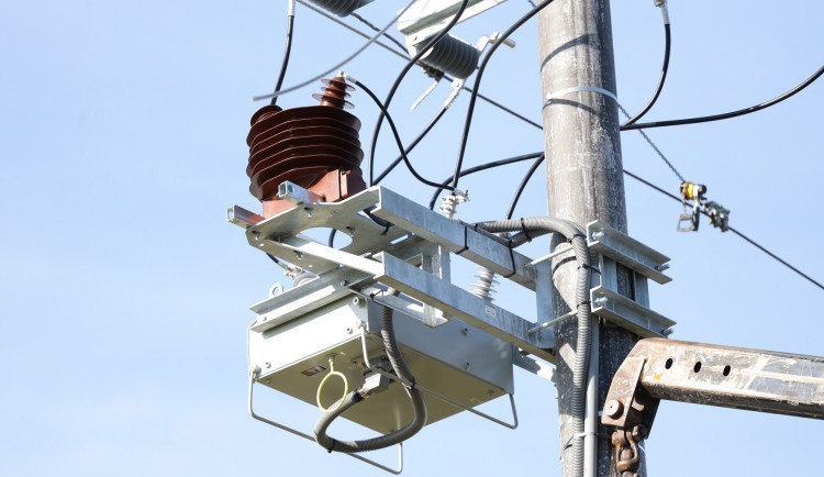 Společnost EG.D zahušťuje do sítě nové reclosery