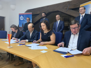 Politici podepsali koaliční smlouvu. Pro Budějovice je klíčová doprava, vzkázali