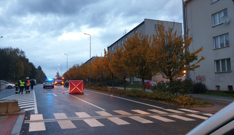 Mladou ženu ve Strakonicích srazilo auto. Nehodu nepřežila, řidič byl opilý