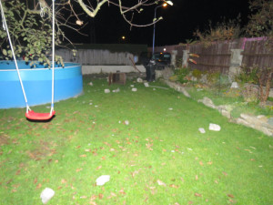 Opilý mladík naboural do kamenného plotu. Zraněného spolujezdce převezli do nemocnice