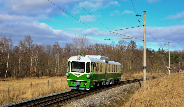 Raiffeisenbank žádá od firmy Jindřichohradecké místní dráhy přes 100 milionů korun