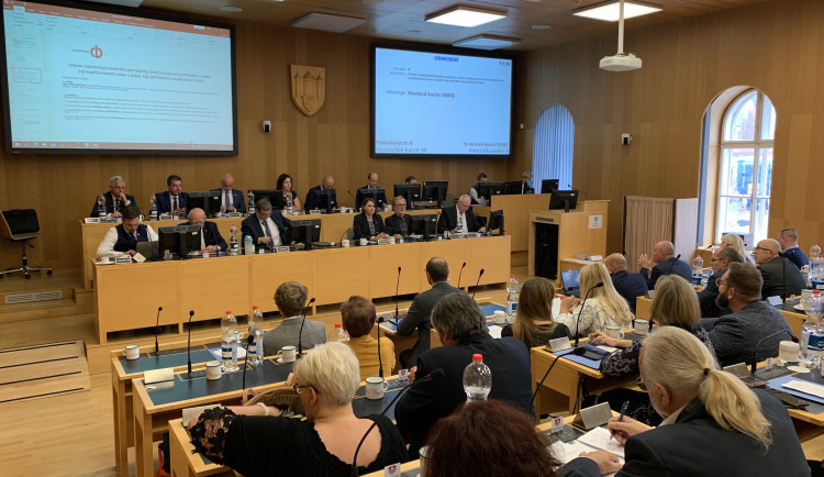 Politici slibují v Českých Budějovicích výstavbu akvaparku i městských bytů