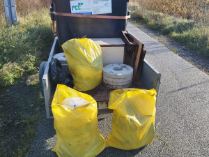 Na Včelné někdo založil černou skládku. Pachatele obec nejspíš najde