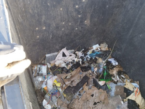 Na Včelné někdo založil černou skládku. Pachatele obec nejspíš najde