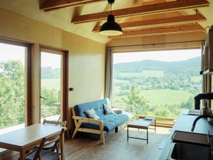 Slavné šumavské Tři domky vybudoval pražský kavárník, tyto tiny house zbožňují Češi i zahraniční návštěvníci