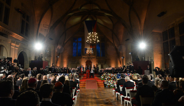 Řád Bílého lva Zeman udělil také Zelenskému. Medaili Za zásluhy dostal Tomáš Jirsa