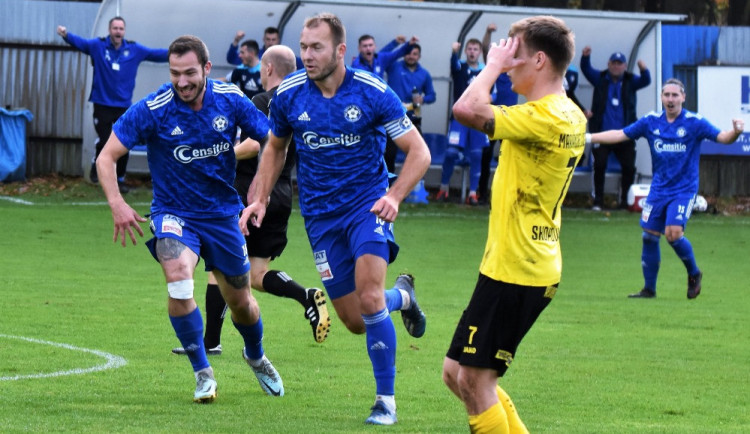 Fotbalisté Katovic slaví gól.