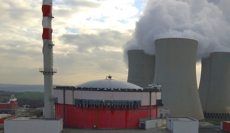 Střecha klíčové budovy Jaderné elektrárny Temelín má nový povrch