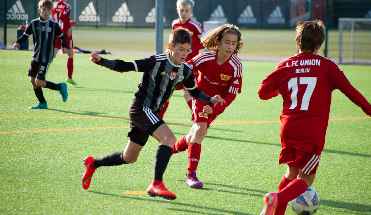 Mladí fotbalisté Dynama porazili Herthu Berlín, vyzvali také Bayern