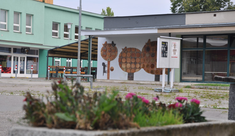 U Juvelu chtějí lidé nové chodníky a vodní prvky.