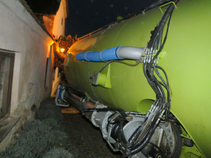 Na Dačicku havarovala cisterna plná močůvky. Likvidace trvala několik hodin