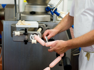 Budějovický Viscofan pomáhá zaměstnancům v boji s drahotou. Dostanou mimořádný příspěvek 6000 korun