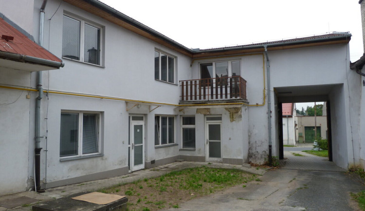 Anonymní letáky varují před ubytovnou pro bezdomovce v Řepčíně. Není to pravda, reaguje Charita