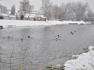 Otužilci podpoří pacienty s roztroušenou sklerózou