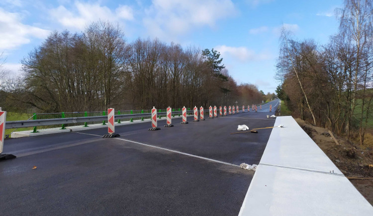 Stát dokončuje opravu mostu na Strakonicku