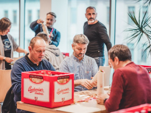 Začíná prodej Požehnaného ležáku. Budvarská vánoční tradice opět pomůže charitě. Letos již pošesté