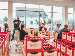 Začíná prodej Požehnaného ležáku. Budvarská vánoční tradice opět pomůže charitě. Letos již pošesté