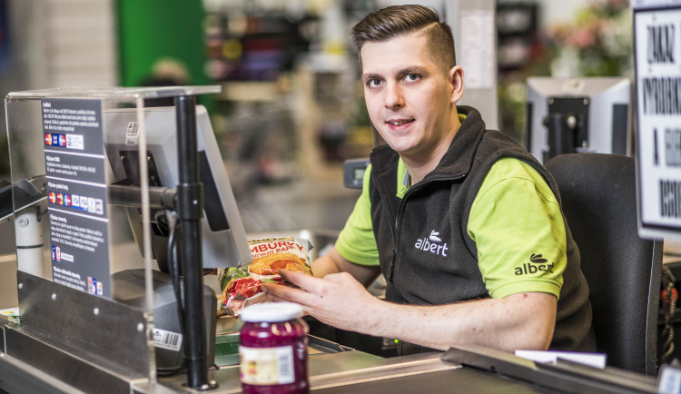 Zaměstnanci v prodejnách Albert si od března polepší o deset procent. Týká se to i českobudějovických obchodů
