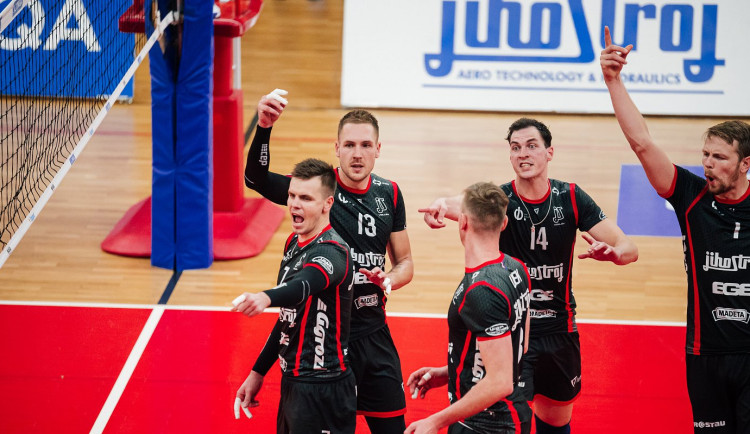 Jihostroj veze z Příbrami dva body. Vítězná šňůra pokračuje