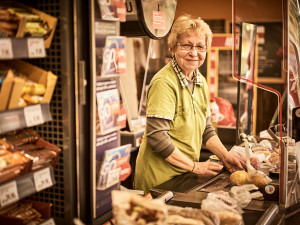 Čučení na seriály by mne zabilo, miluji být mezi lidmi, říká Věra Liscová z PENNY