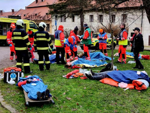 V areálu krumlovského zámku cvičí záchranáři zásah u teroristického útoku