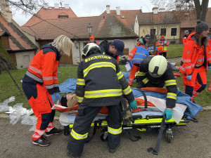 V areálu krumlovského zámku cvičili záchranáři zásah u teroristického útoku