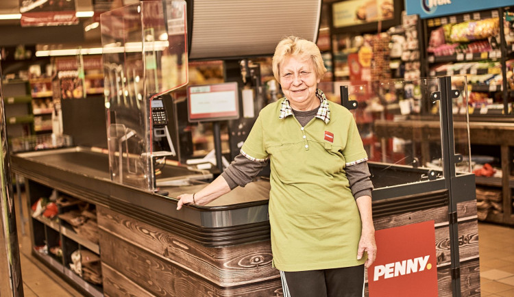 Čučení na seriály by mne zabilo, miluji být mezi lidmi, říká Věra Liscová z PENNY