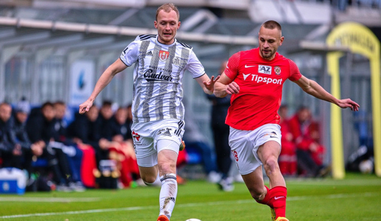 Z hostování se stal přestup. Čmelík je hráčem Dynama